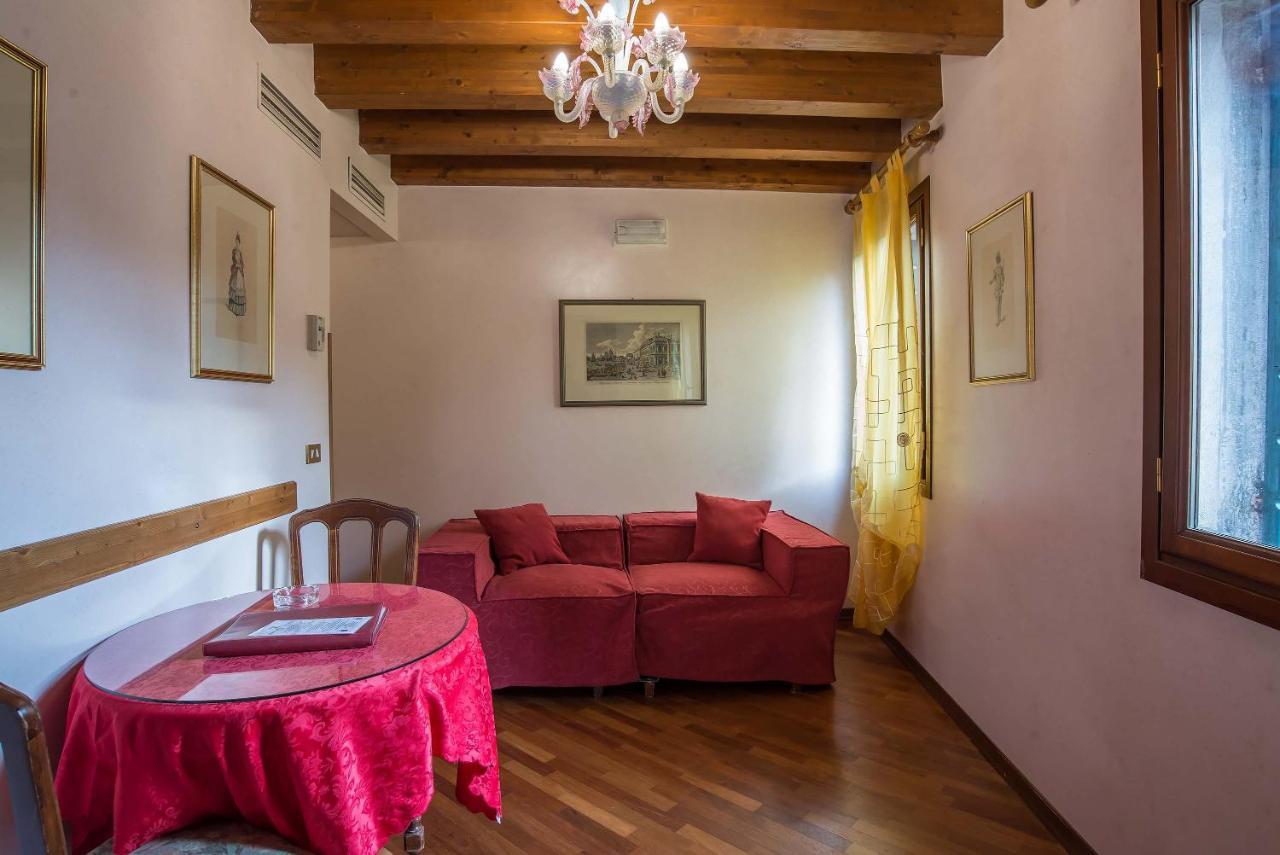 Hotel Piccola Fenice Венеция Екстериор снимка