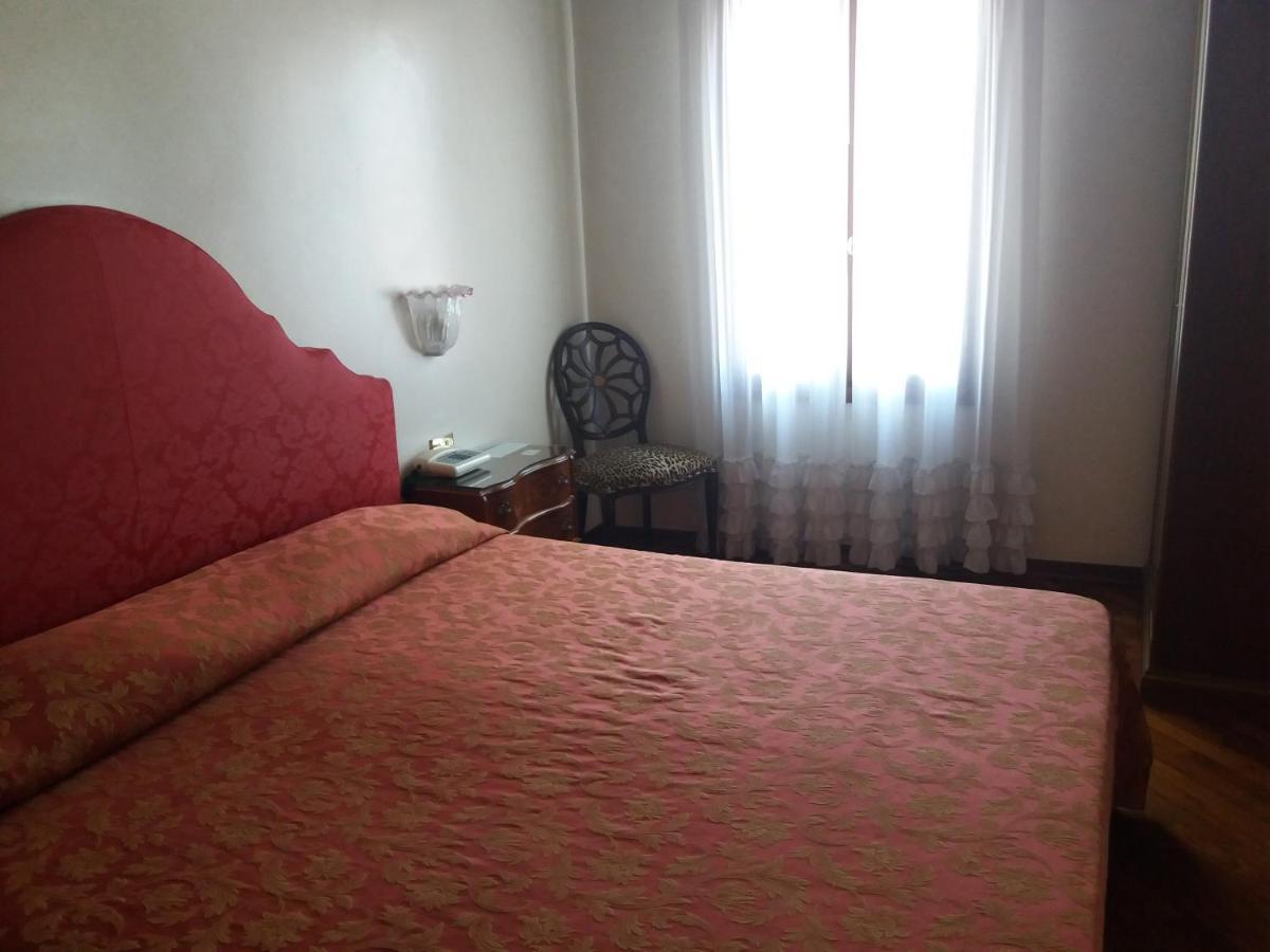 Hotel Piccola Fenice Венеция Екстериор снимка