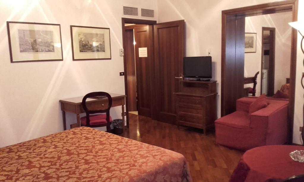 Hotel Piccola Fenice Венеция Екстериор снимка