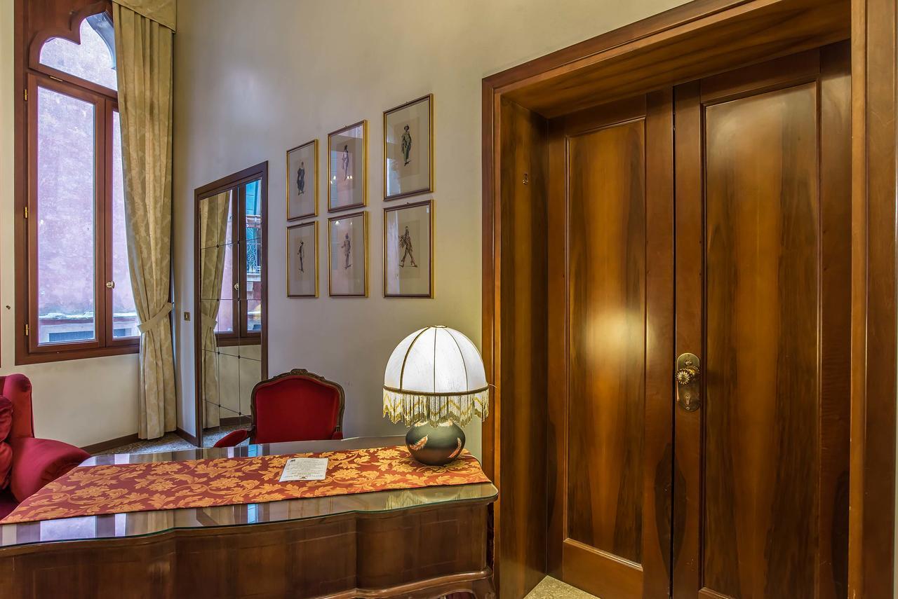 Hotel Piccola Fenice Венеция Екстериор снимка
