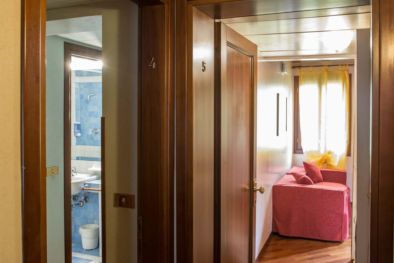 Hotel Piccola Fenice Венеция Екстериор снимка