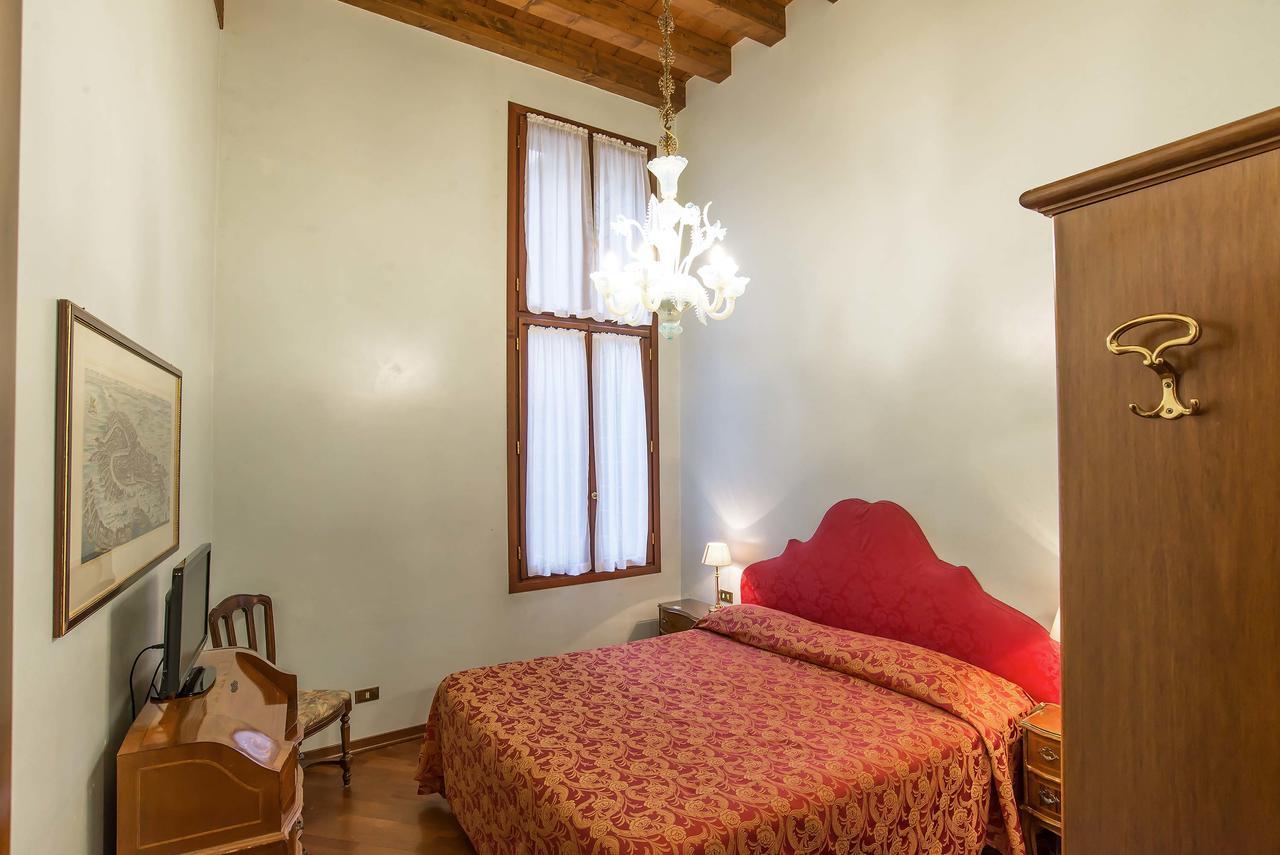 Hotel Piccola Fenice Венеция Екстериор снимка