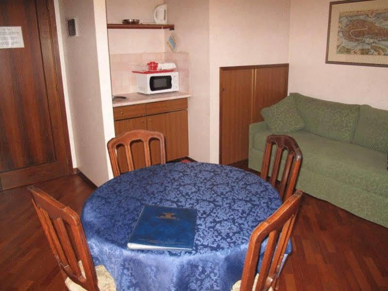 Hotel Piccola Fenice Венеция Екстериор снимка